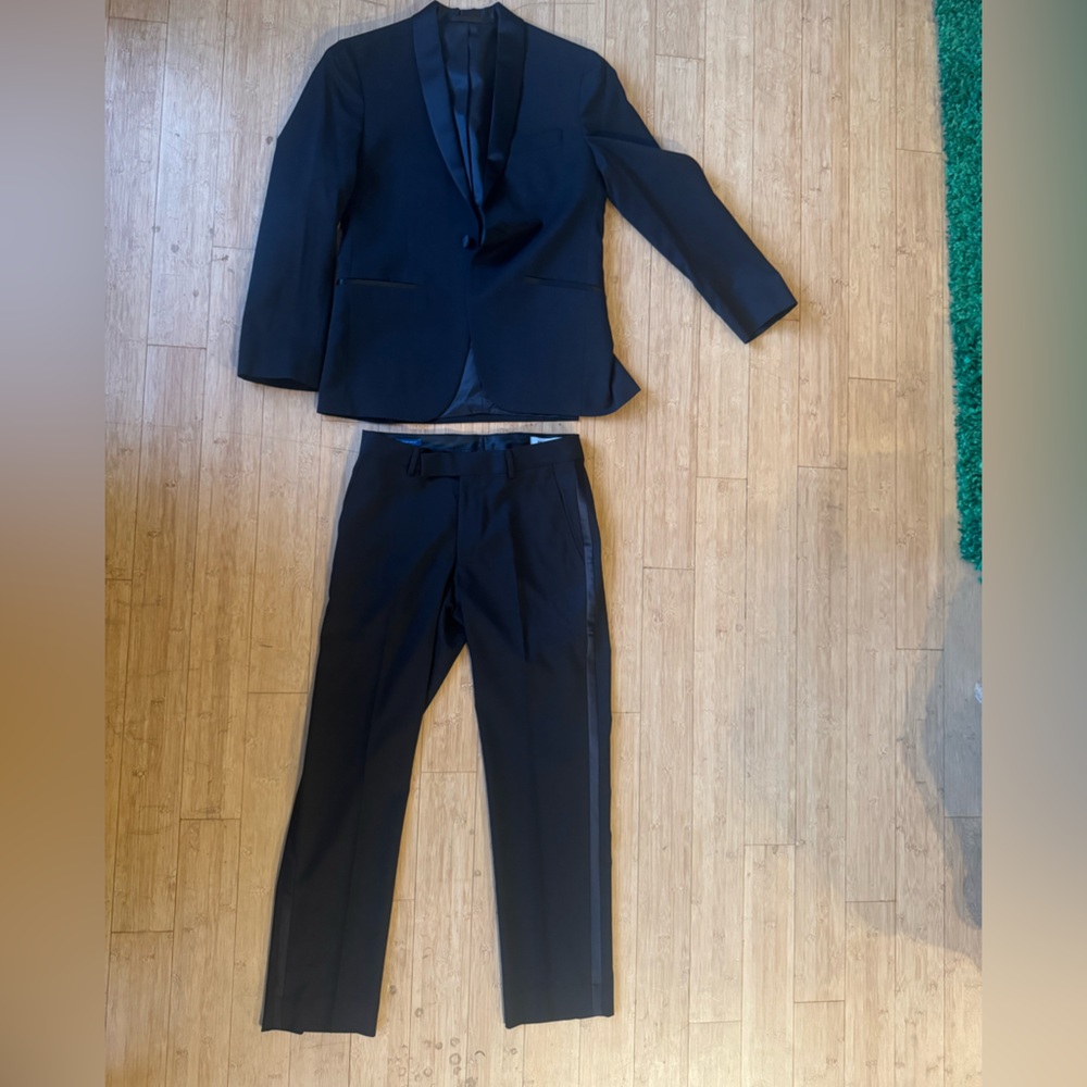 Kenneth Cole Men's Classic Black Suit XS